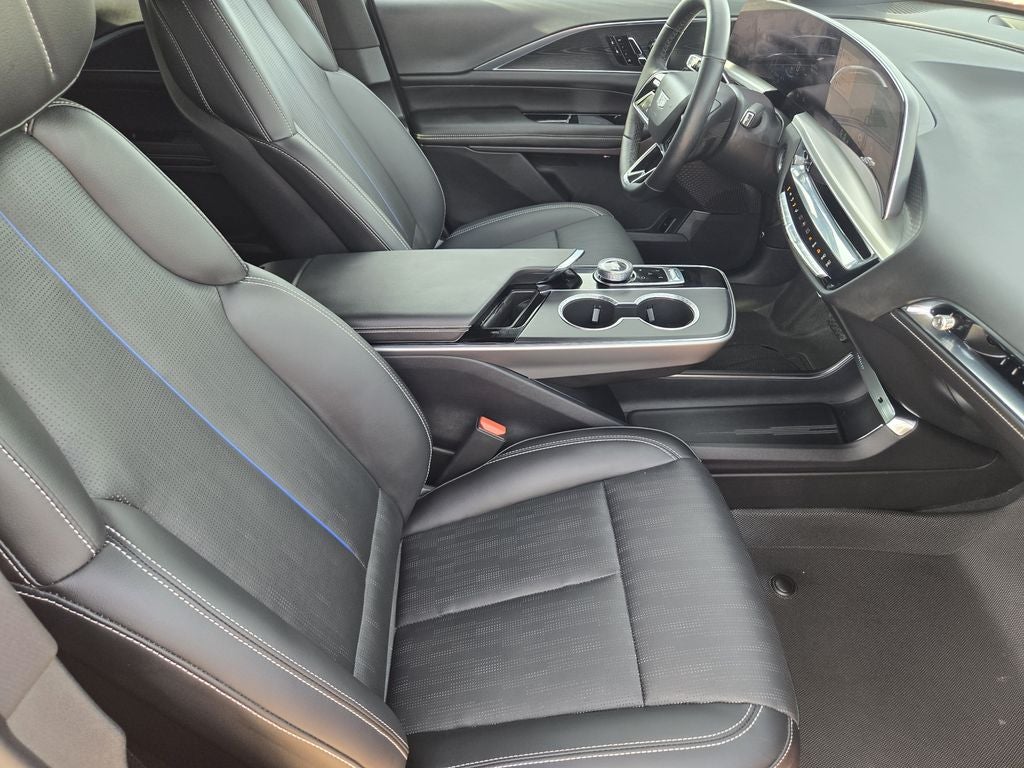 2025 Cadillac LYRIQ Sport