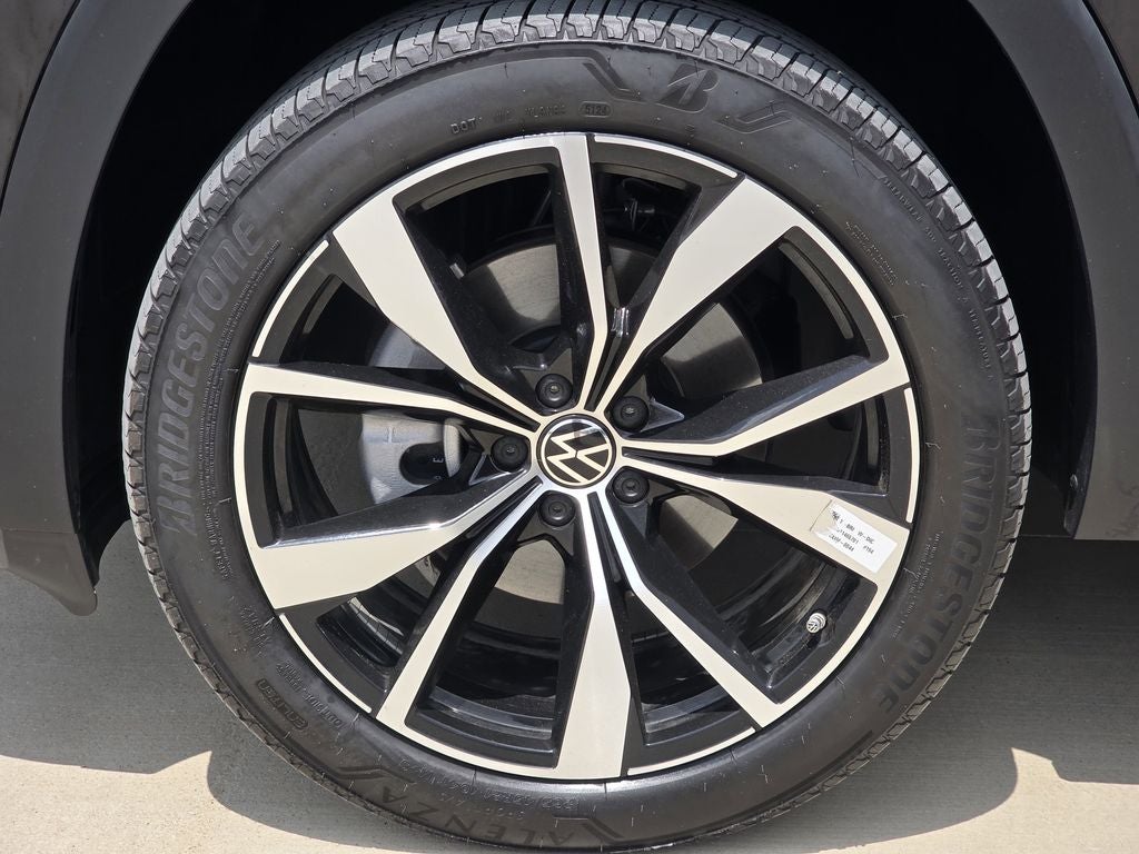2025 Volkswagen Atlas Cross Sport 2.0T SEL Premium R-Line