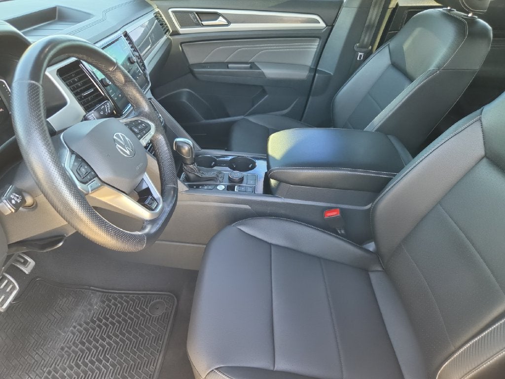 2023 Volkswagen Atlas Cross Sport 2.0T SEL R-Line Black