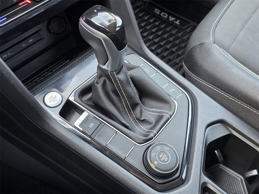 2025 Volkswagen Taos 1.5T SE Black