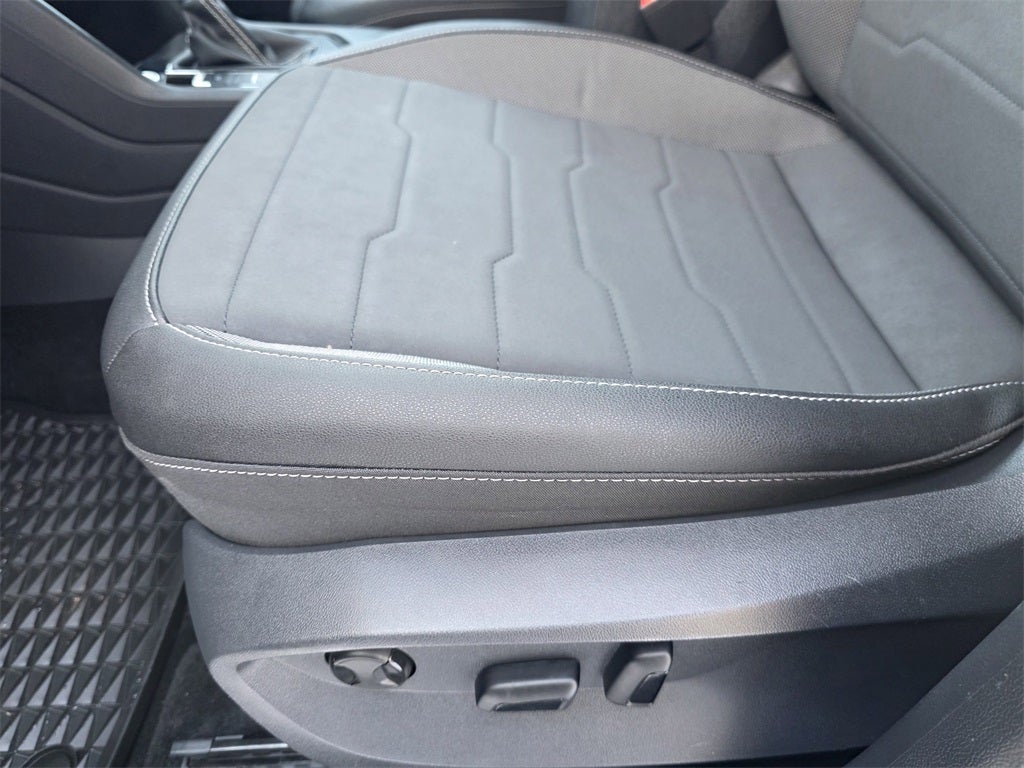 2025 Volkswagen Taos 1.5T SE Black