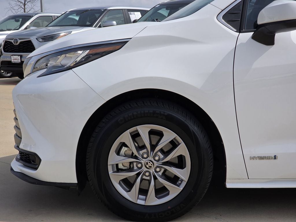 2021 Toyota Sienna LE 8 Passenger