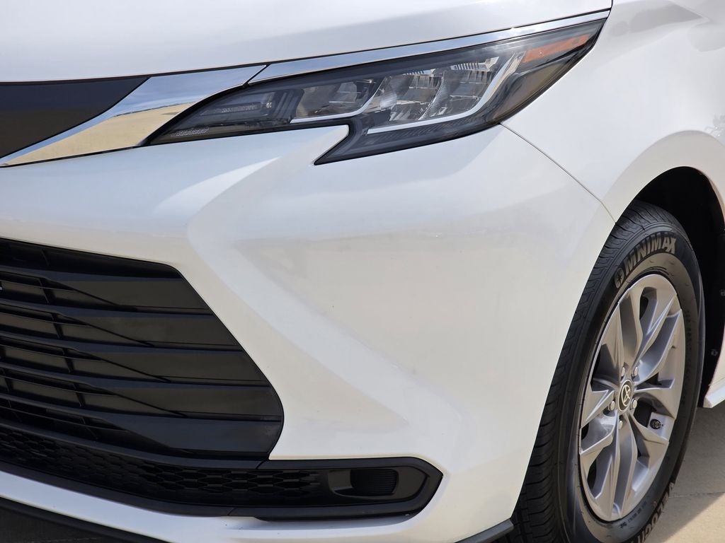 2021 Toyota Sienna LE 8 Passenger
