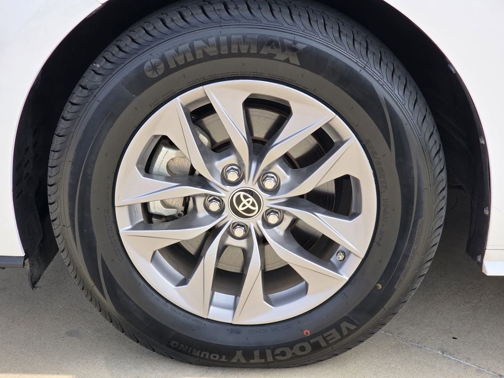 2021 Toyota Sienna LE 8 Passenger