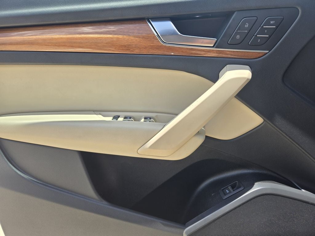 2023 Audi Q5 45 S line Premium quattro