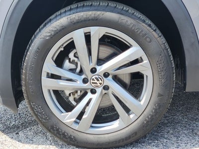 2024 Volkswagen Atlas Cross Sport 2.0T SEL R-Line