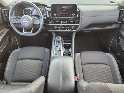 2023 Nissan Pathfinder SV
