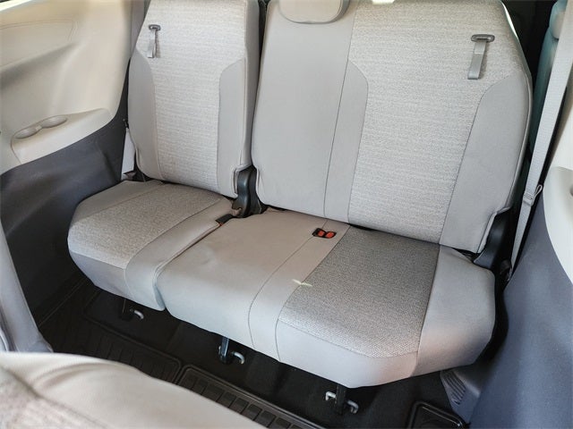2022 Toyota Sienna LE 8 Passenger