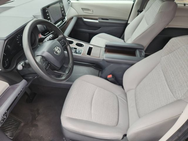 2023 Toyota Sienna LE 8 Passenger