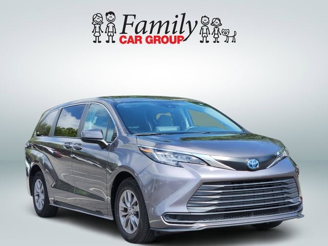 2023 Toyota Sienna LE 8 Passenger