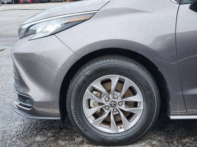 2023 Toyota Sienna LE 8 Passenger