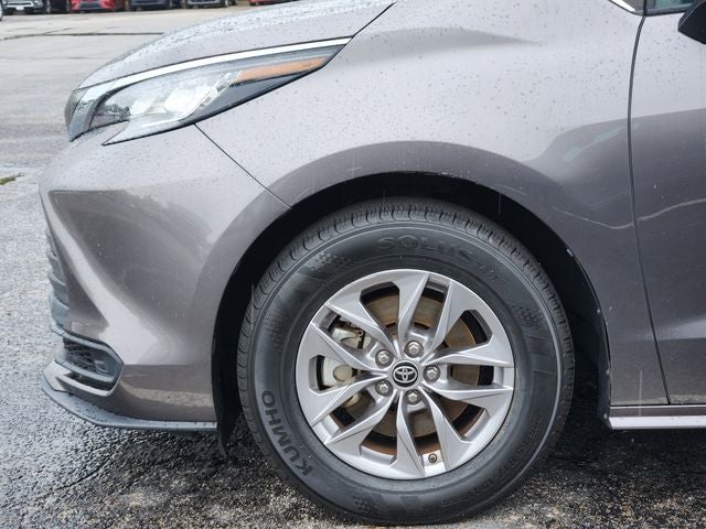 2023 Toyota Sienna LE 8 Passenger