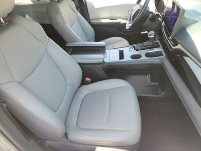 2025 Toyota Sienna XLE 8 Passenger
