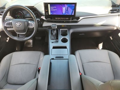 2025 Toyota Sienna XLE 8 Passenger
