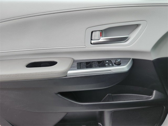 2025 Toyota Sienna XLE 8 Passenger