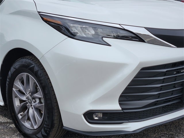 2025 Toyota Sienna XLE 8 Passenger