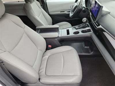 2025 Toyota Sienna XLE 8 Passenger