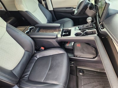2025 Toyota Sienna Platinum 7 Passenger