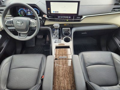 2026 Toyota Sienna Platinum 7 Passenger