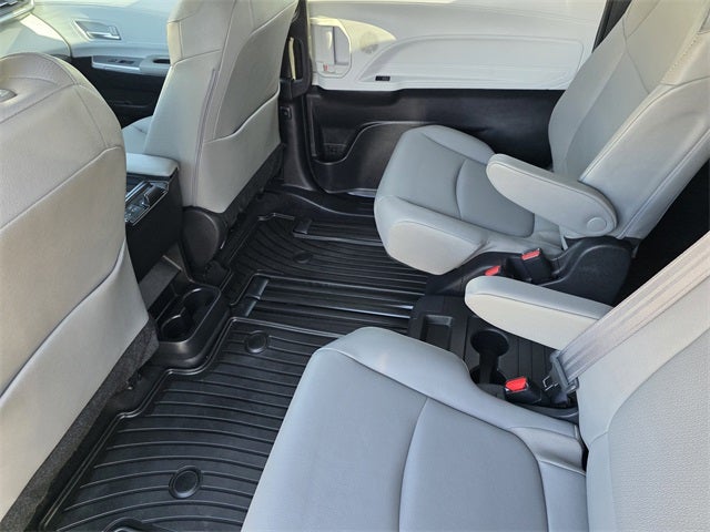 2025 Toyota Sienna XLE 8 Passenger