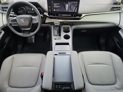 2025 Toyota Sienna XLE 8 Passenger