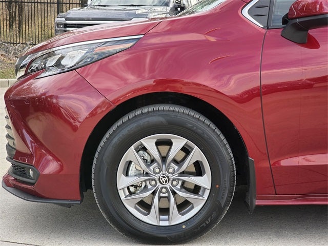 2025 Toyota Sienna XLE 8 Passenger