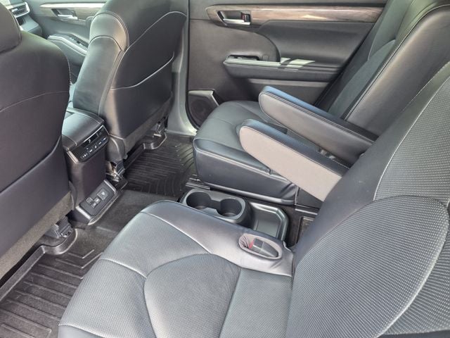 2022 Toyota Highlander Hybrid Limited