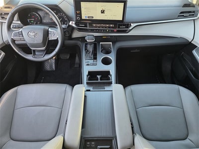 2025 Toyota Sienna XLE 8 Passenger