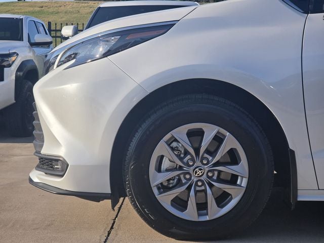 2026 Toyota Sienna XLE 8 Passenger