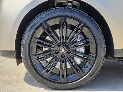 2025 Land Rover Range Rover SE