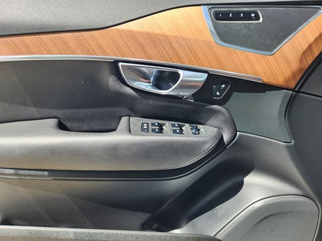 2025 Volvo XC90 B6 Plus 7-Seater