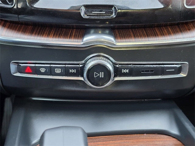 2024 Volvo XC60 B5 Plus Dark Theme