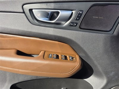 2024 Volvo XC60 B5 Plus Dark Theme