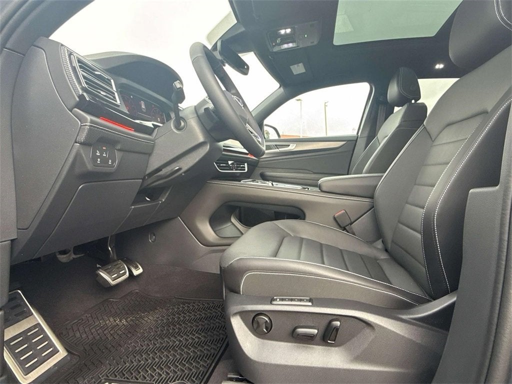 2026 Volkswagen Atlas Cross Sport 2.0T SEL R-Line Black