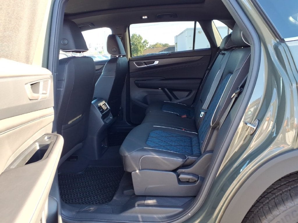 2026 Volkswagen Atlas Cross Sport SEL Premium R-Line