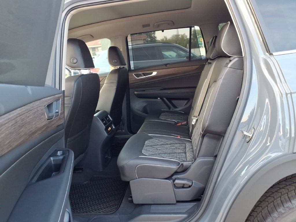2026 Volkswagen Atlas SEL Premium R-Line