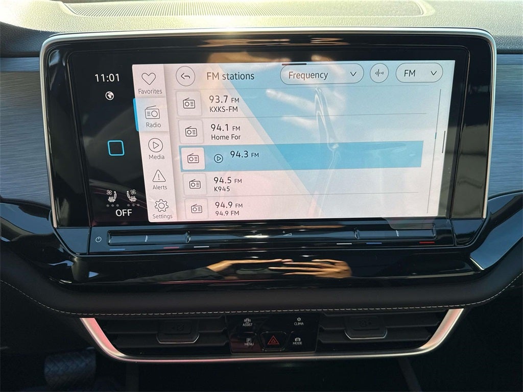 2026 Volkswagen Atlas Cross Sport 2.0T SE w/Technology