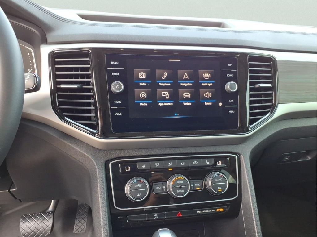 2022 Volkswagen Atlas 3.6L V6 SE w/Technology