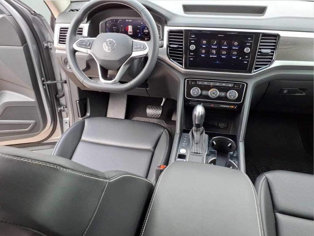 2022 Volkswagen Atlas 3.6L V6 SE w/Technology