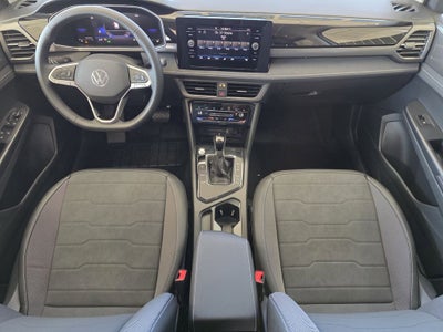 2026 Volkswagen Taos 1.5T SE Black