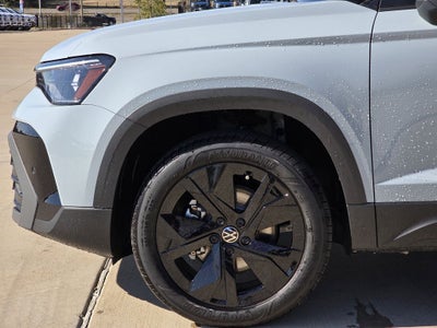 2026 Volkswagen Taos 1.5T SE Black