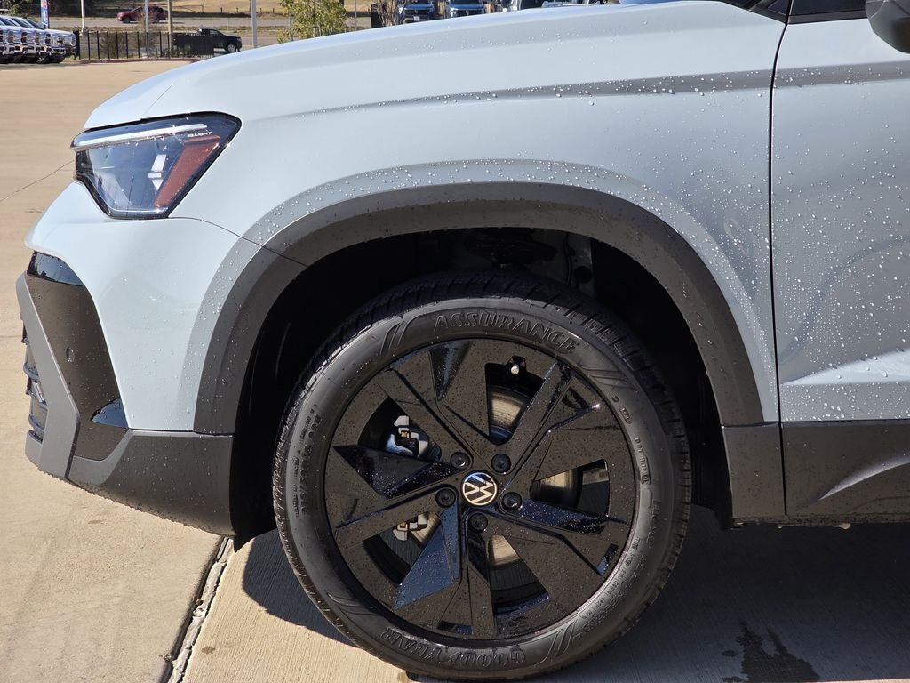 2026 Volkswagen Taos 1.5T SE Black