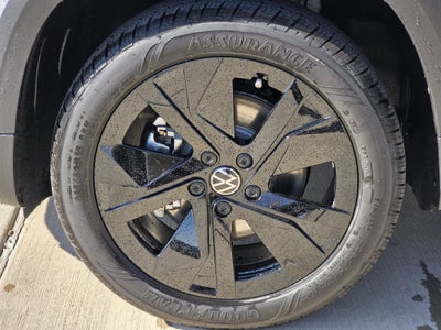 2026 Volkswagen Taos 1.5T SE Black