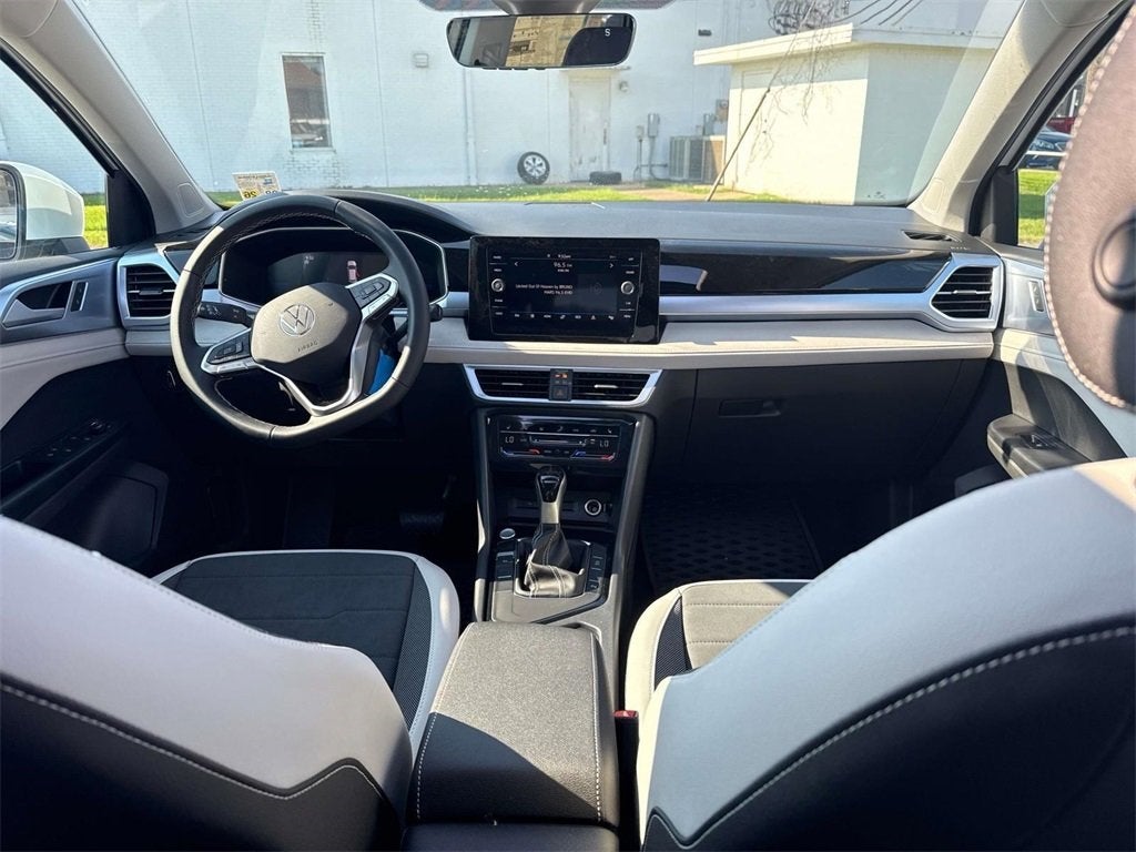 2025 Volkswagen Taos 1.5T SE