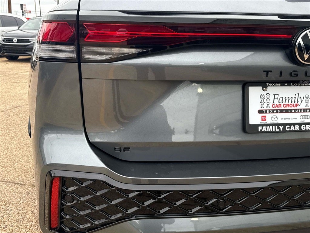 2026 Volkswagen Tiguan 2.0T SE R-Line Black