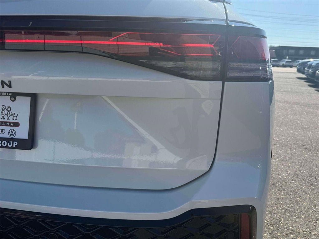 2026 Volkswagen Tiguan 2.0T SE R-Line Black