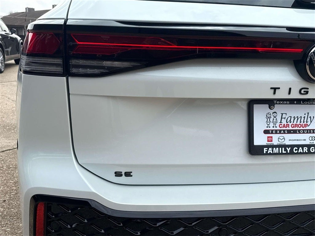 2026 Volkswagen Tiguan 2.0T SE R-Line Black