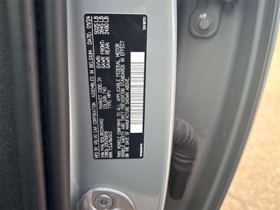 2024 Volvo XC40 B5 Plus Dark Theme