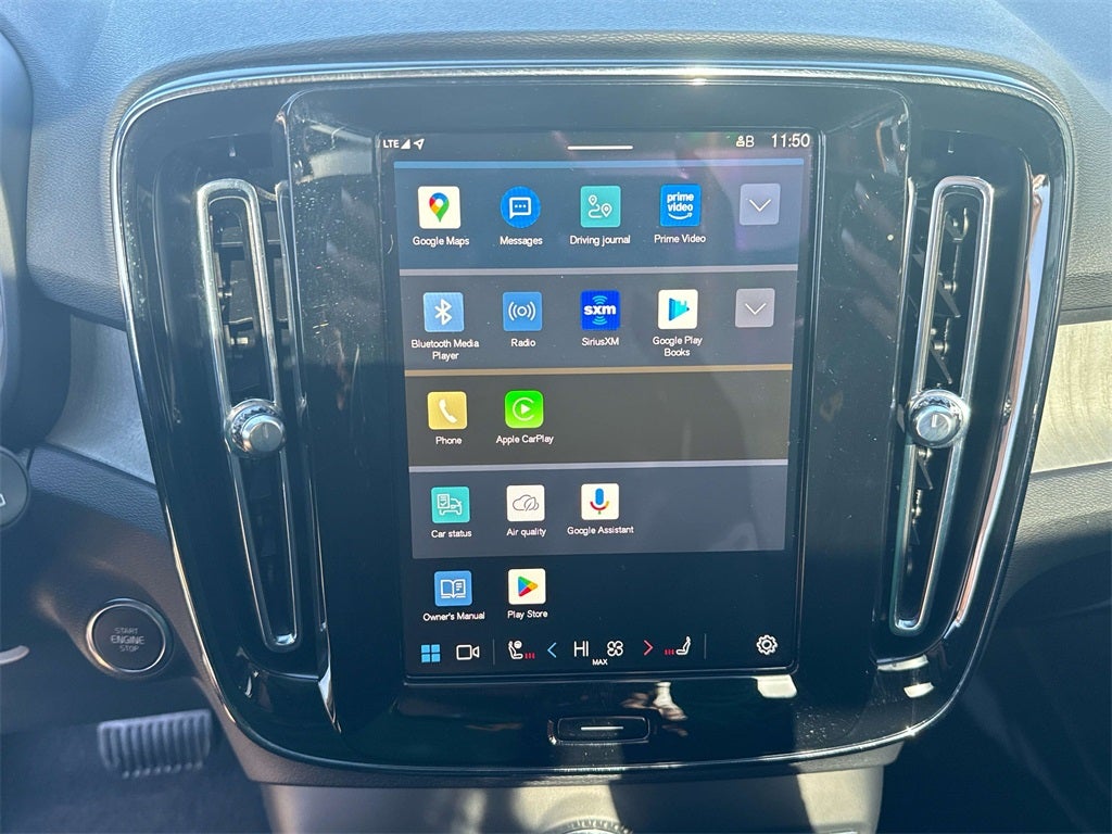 2024 Volvo XC40 B5 Plus Dark Theme