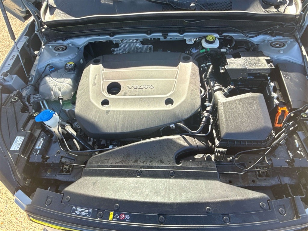 2024 Volvo XC40 B5 Plus Dark Theme